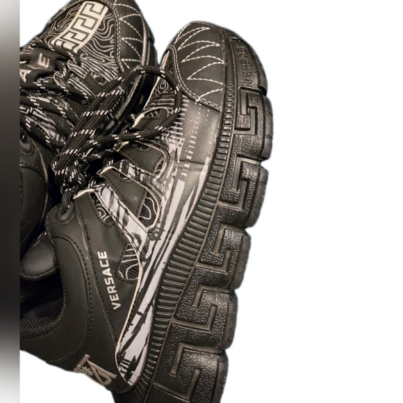 Versace Trigreca LowTop Sneakers (Unisex) EU Size 38 US Wmns Sz 7 Men Sz 5.5-6 - Picture 6 of 9